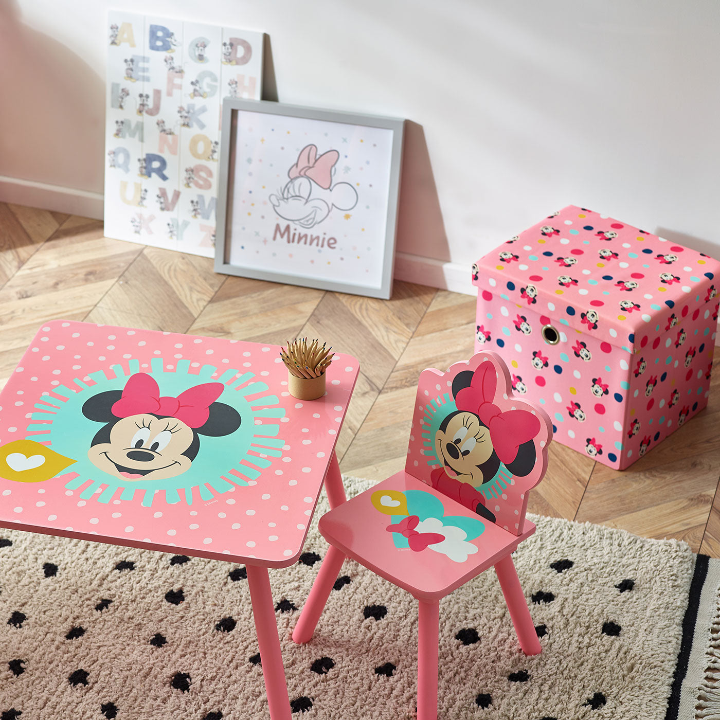 Disney Minnie Mouse Table and 2 Chair Set